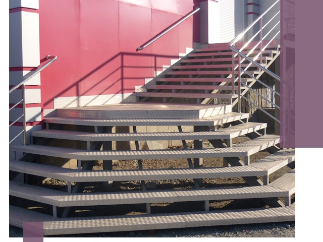 Лестницы для магазина в Домодедове — изготовление и монтаж