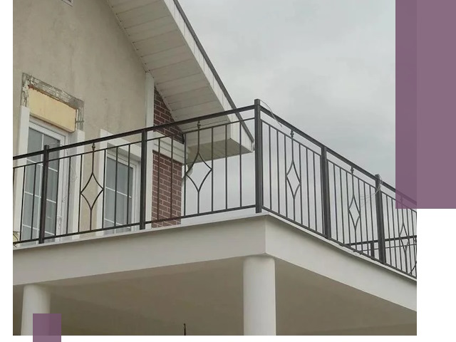 Изготовление балконных ограждений в Домодедове из металла и стекла