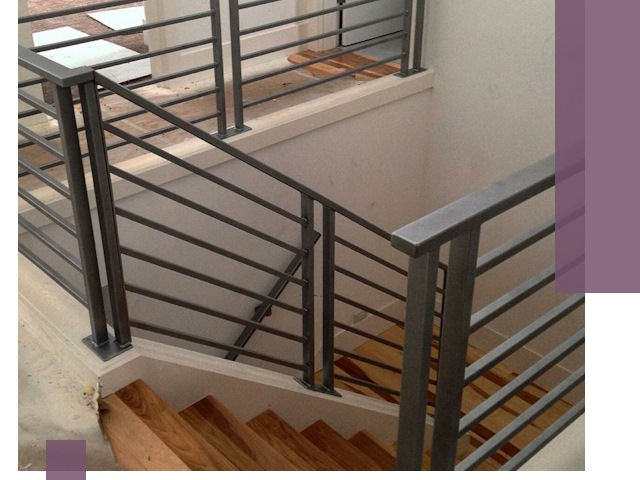 Изготовление поручней из металла и дерева в Домодедове